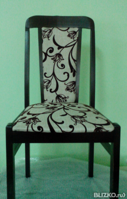 Деревянный обеденный стул с цветочным узором